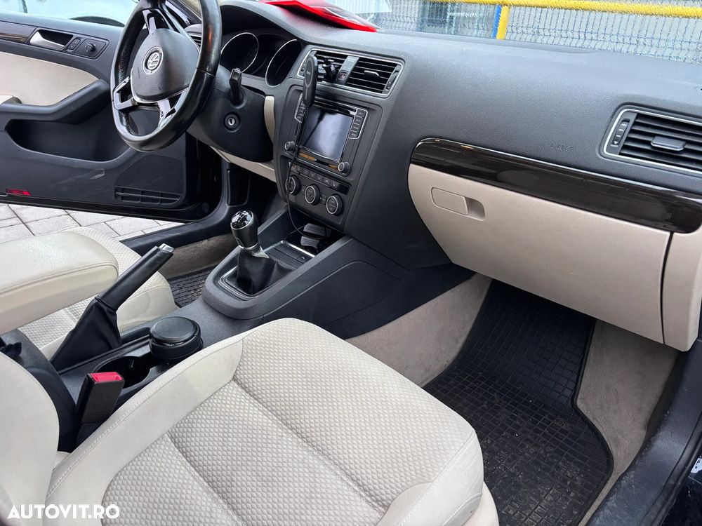 Volkswagen Jetta 1.2 TSI Comfortline - 4