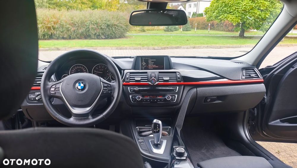 BMW Seria 3 328i Sport-Aut Sport Line - 32