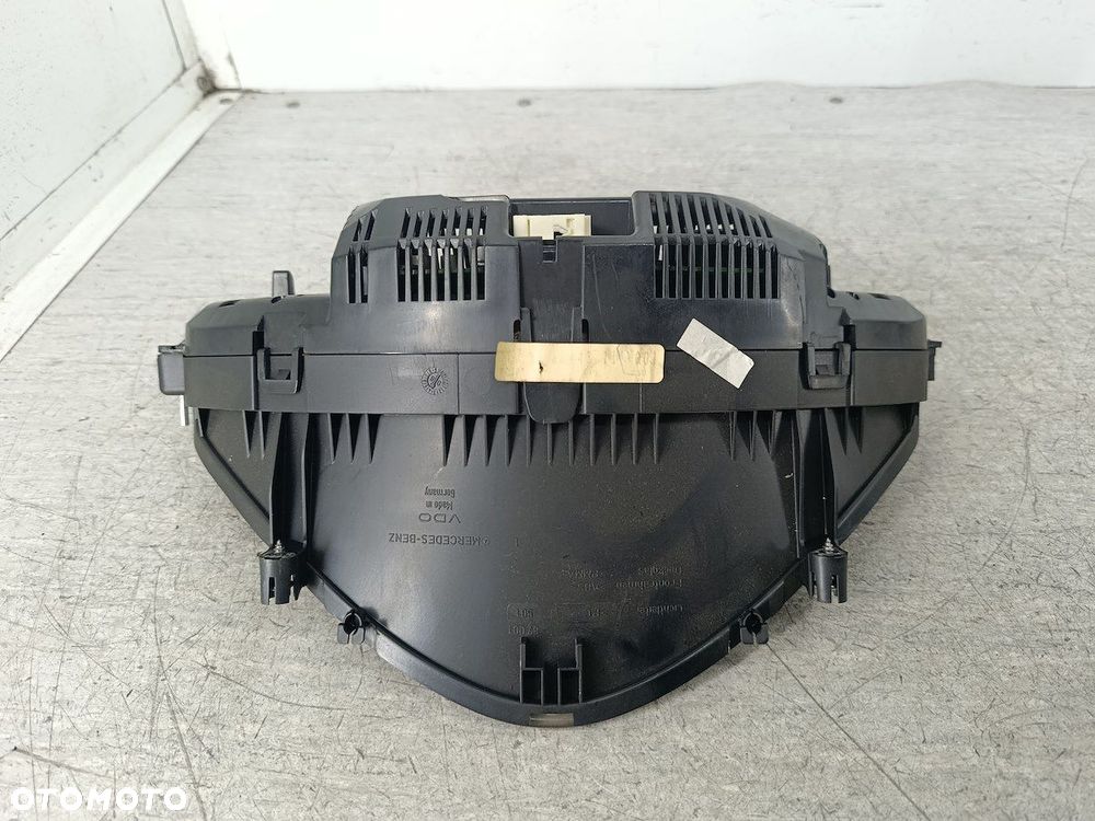 LICZNIK MERCEDES-BENZ KLASA E W211 A2114404311  110.080/382.031 VDO 2.2 - 6