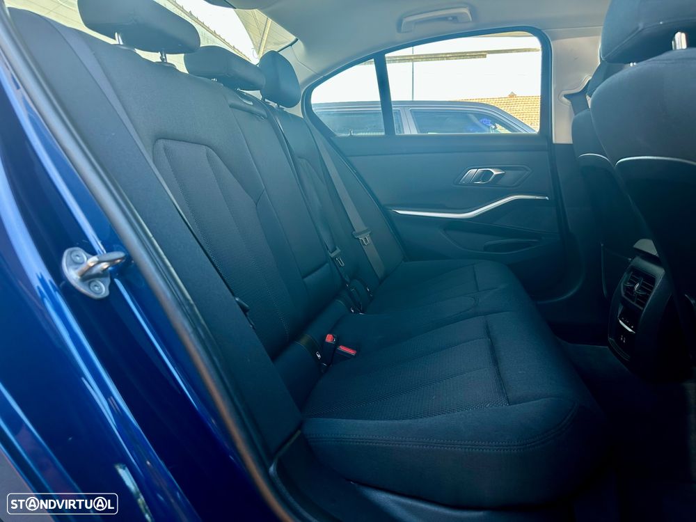 BMW 320 d Auto - 27