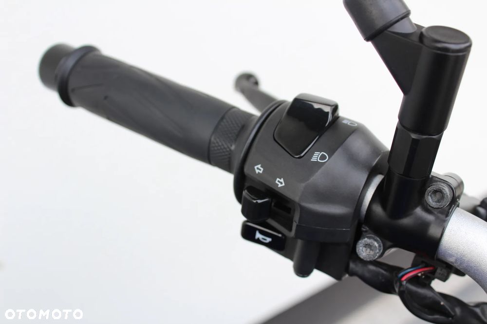 Yamaha MT - 27