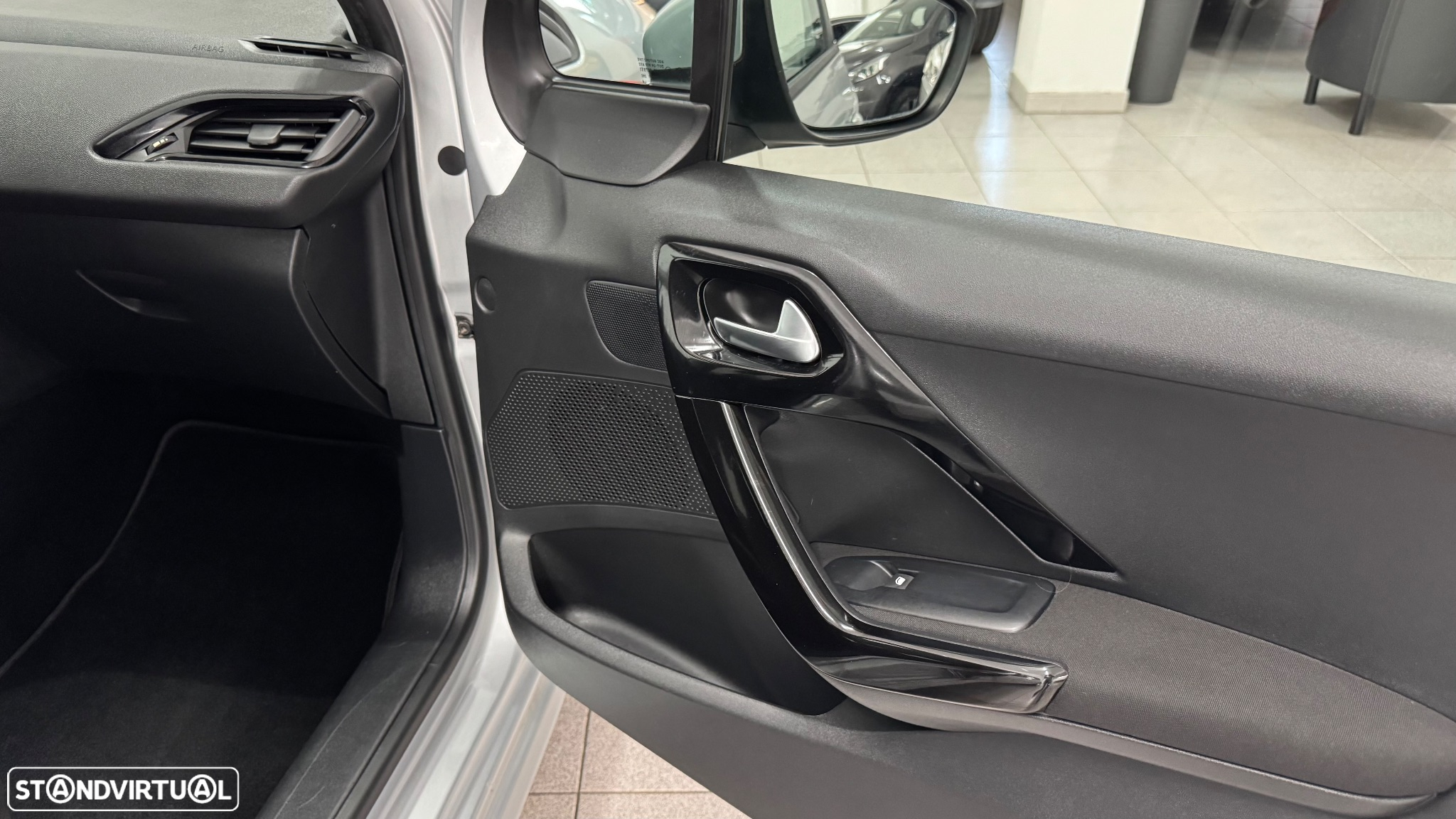 Peugeot 208 1.2 VTi Allure - 26