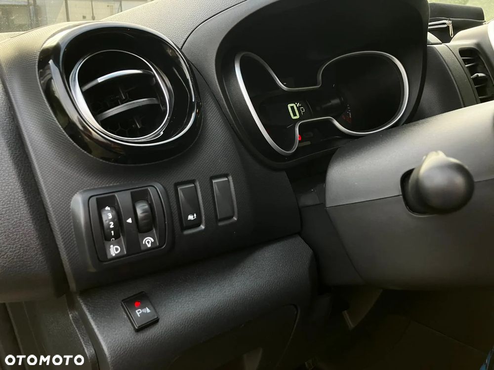 Renault Trafic Grand 2.0 dCi EDC - 11