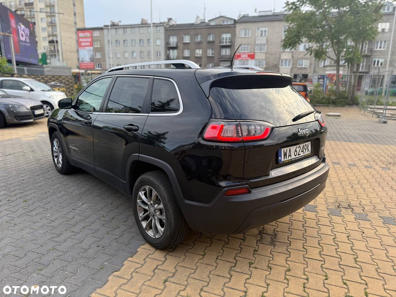 Jeep Cherokee - 12
