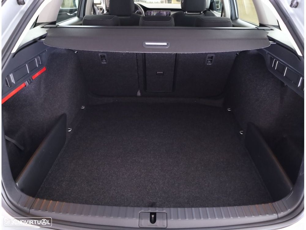Skoda Octavia 2.0 TDI Ambition — fotografia 11