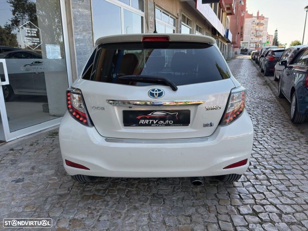 Toyota Yaris 1.5 HSD Comfort +P.Style+Navi - 14