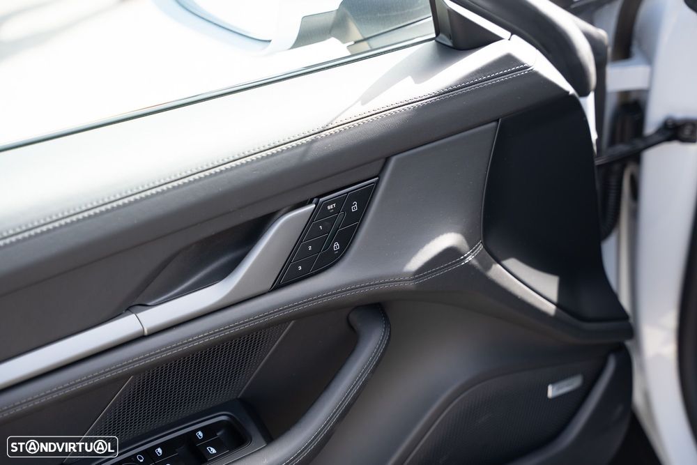 Porsche Taycan Bateria Performance Plus - 37