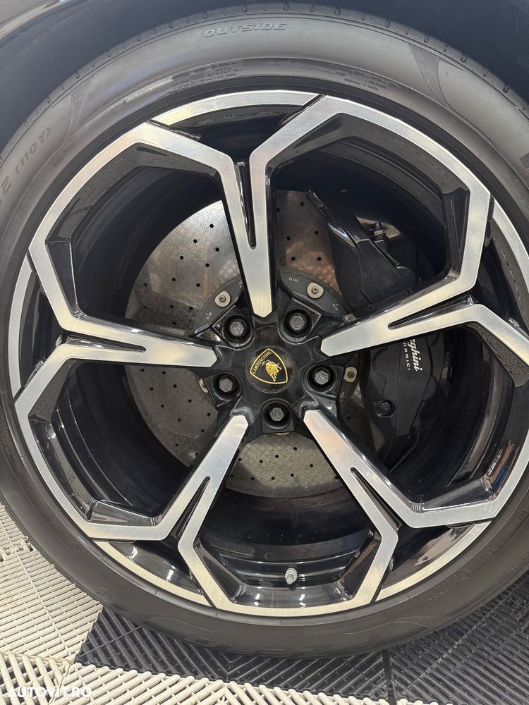 Lamborghini URUS - 7