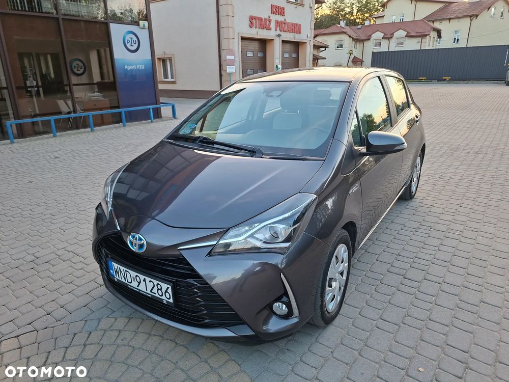 Toyota Yaris Hybrid 100 Premium - 1