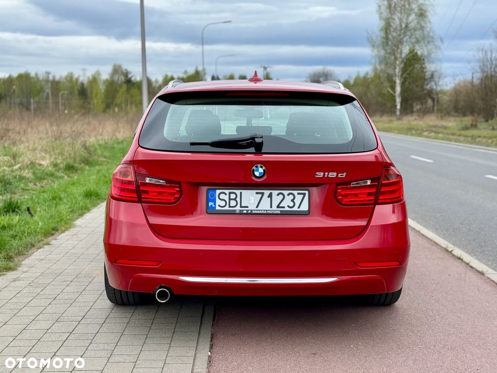 BMW Seria 3 318d Luxury Line - 13