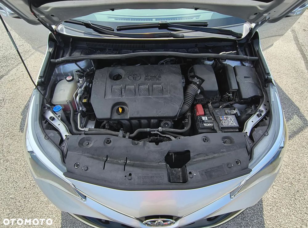 Toyota Avensis 1.8 Premium - 18