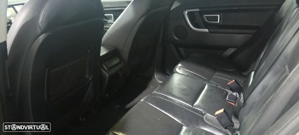 Land Rover Discovery Sport 2.0 D AWD R-Dynamic S - 16