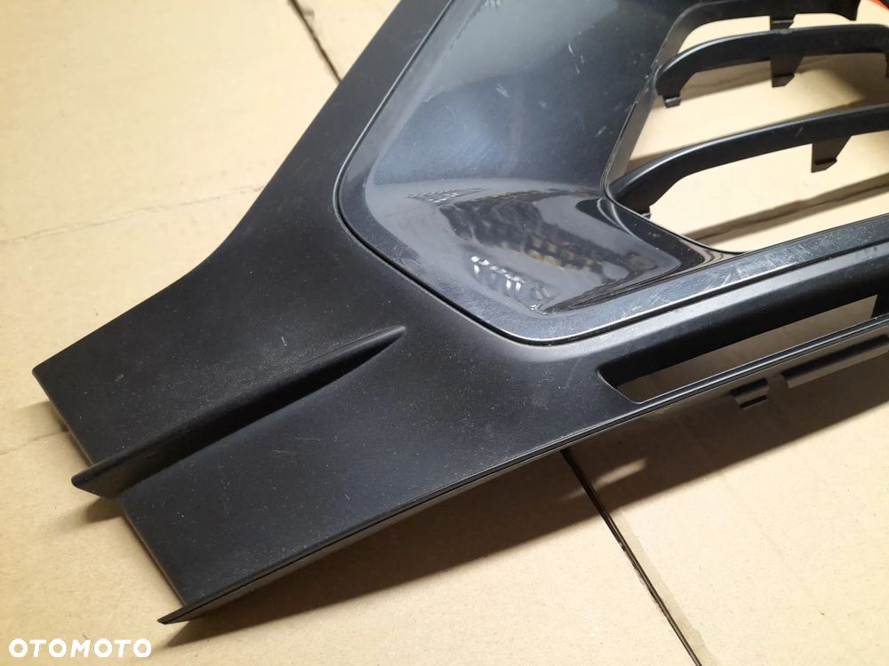 AUDI Q2 KRATKA ZDERZAKA LEWA 81A807681G 81A807681K - 3