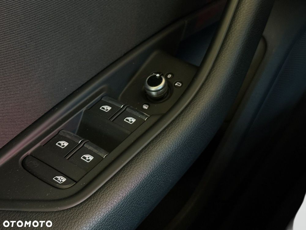 Audi A4 Limousine 35 TFSI mHEV S Line S tronic - 28