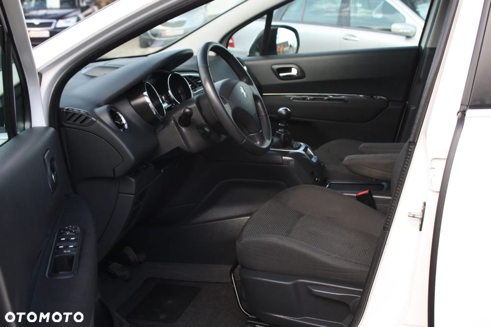 Peugeot 5008 1.6 THP Allure 7os - 22