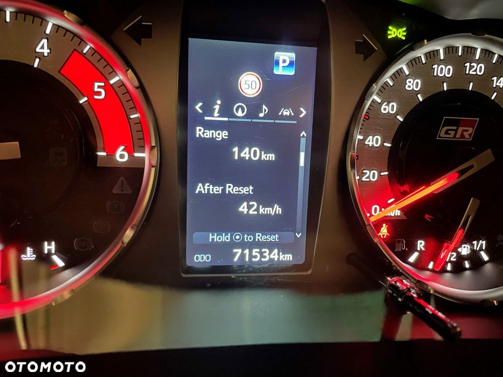 Toyota Hilux 2.8 D-4D Double Cab GR Sport 4x4 - 12