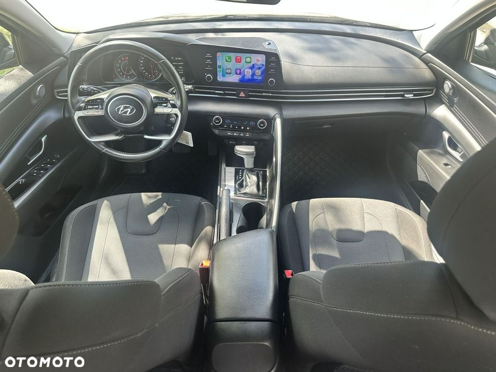 Hyundai Elantra - 17