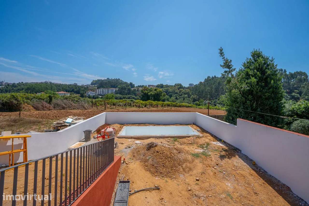 Moradia em Banda V3 +1 Nova c/ Piscina em Gondomar - Grande imagem: 2/26