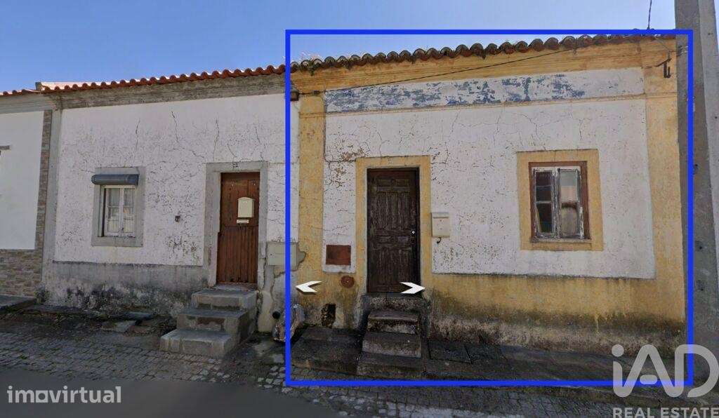 Moradia em banda T2 em São Miguel do Rio Torto e Rossio ao Sul do Tejo - Grande imagem: 2/16