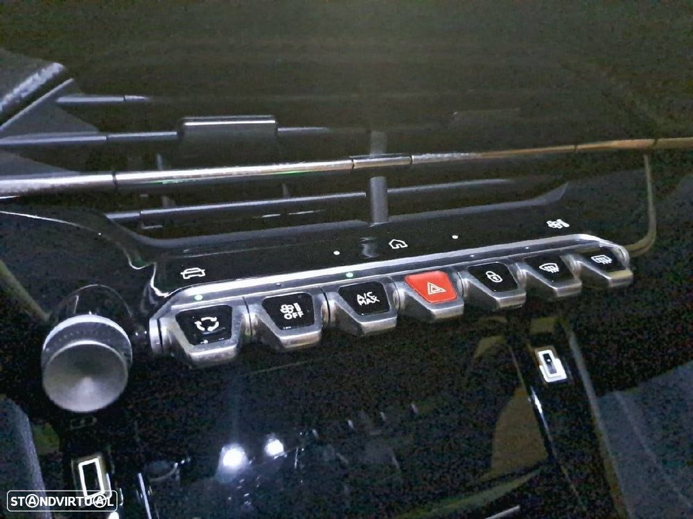 Peugeot 2008 1.2 Hybrid Allure e-DCS6 - 19