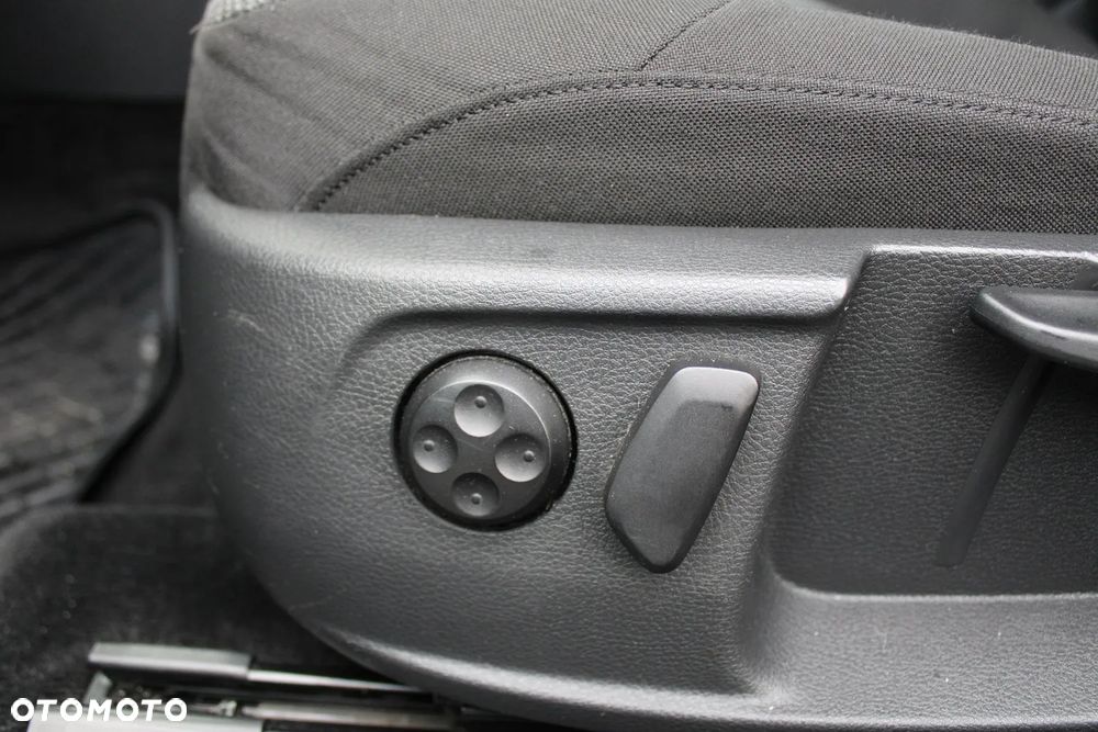 Volkswagen Passat 2.0 TDI BlueMotion Technology Comfortline - 25