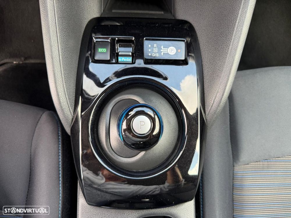 Nissan Leaf N-Connecta Two Tone - 24