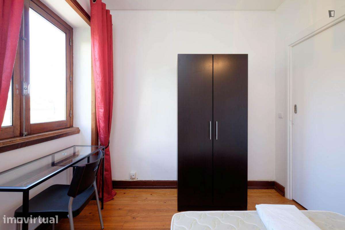 Quarto - localizado em Montes Claros Coimbra - Grande imagem: 5/18