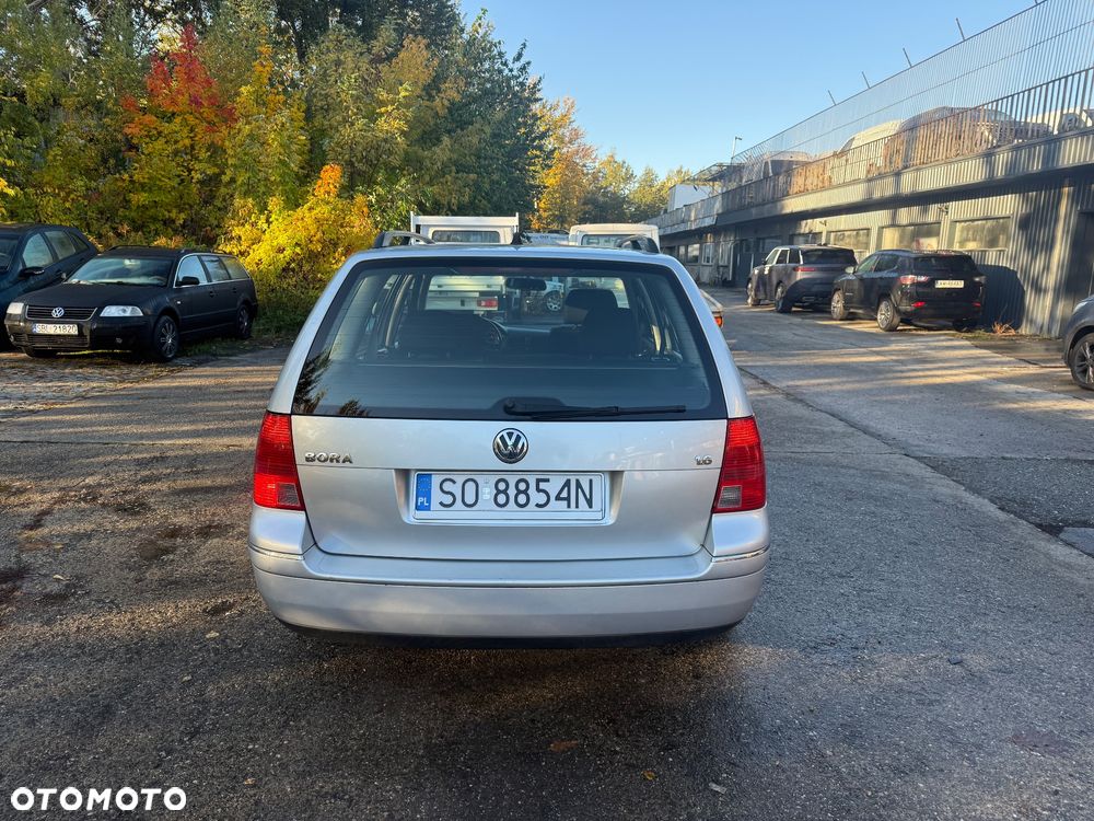 Volkswagen Bora Variant 1.6 - 12