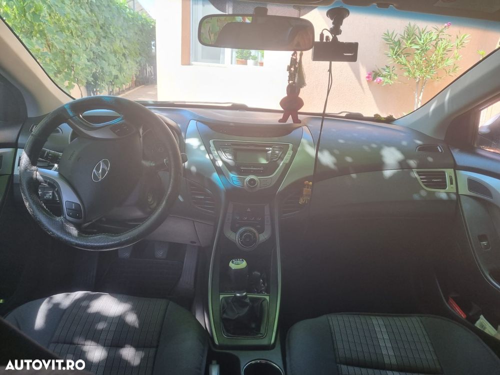 Hyundai Elantra 1.6 MPi - 4