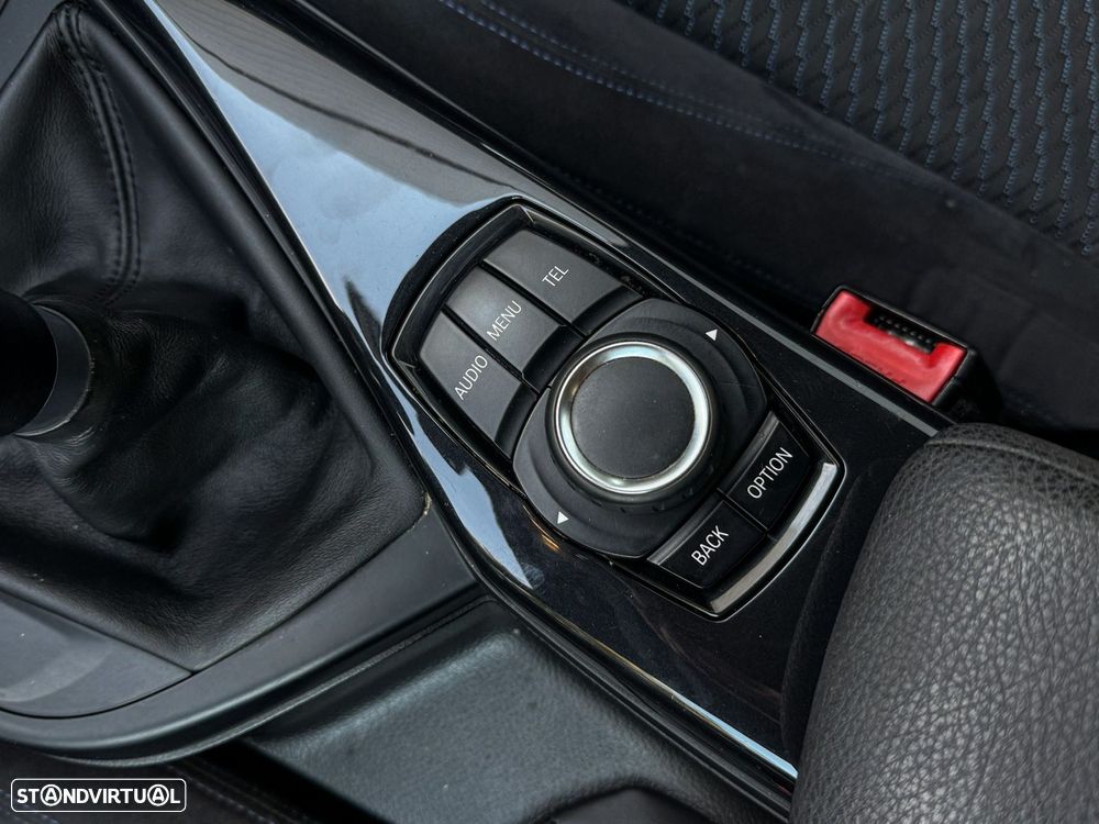 BMW 118 d Pack M - 32