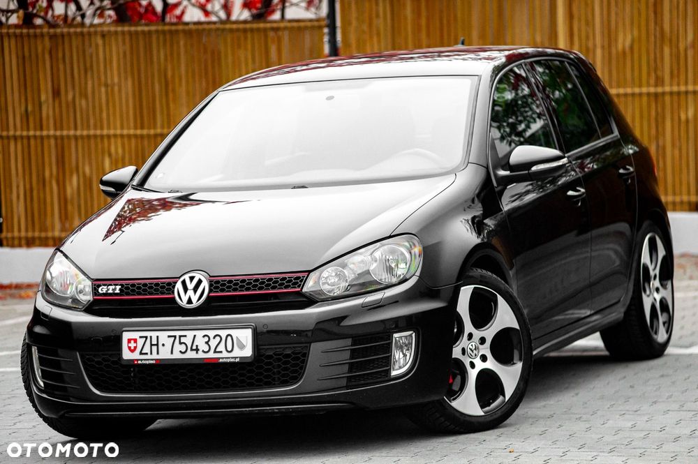 2010 Volkswagen Golf 2.0 TSI GTI, photograph 6