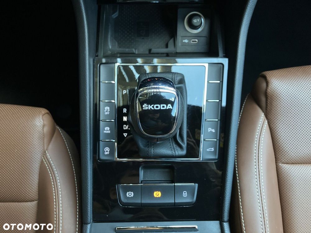 Skoda Superb 2.0 TDI SCR L&K DSG - 24