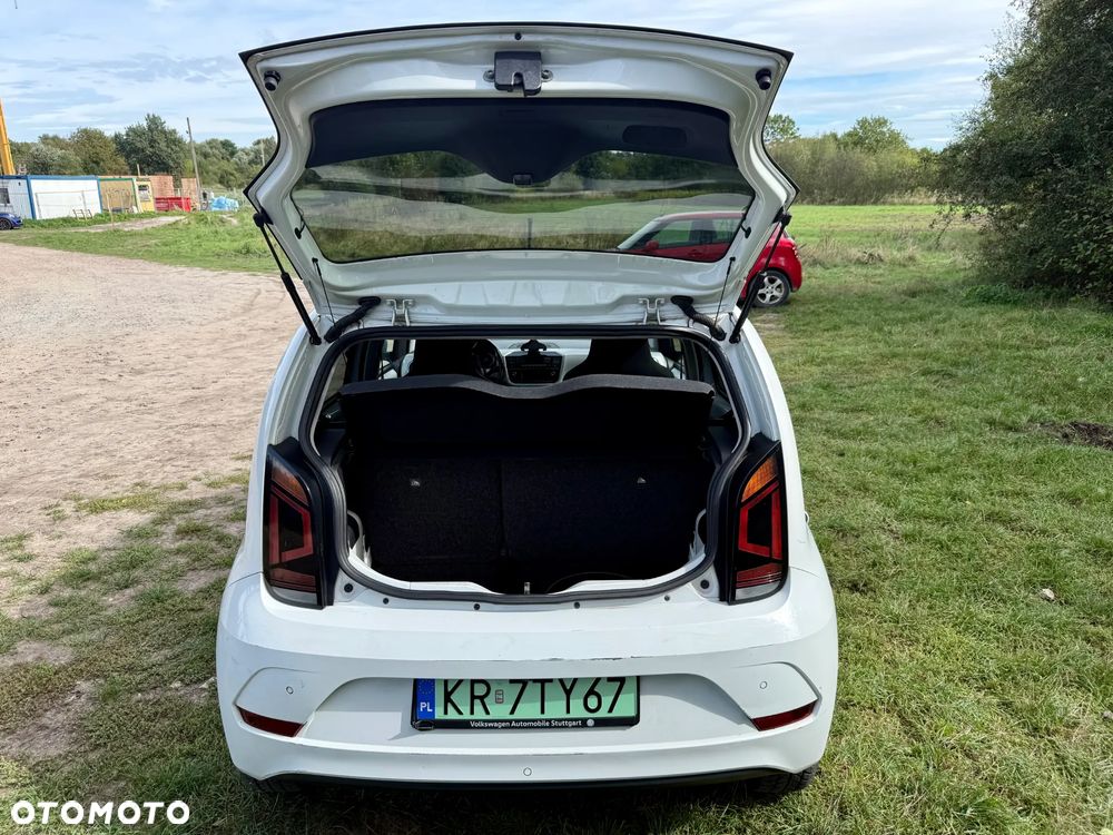 Volkswagen up! e-up - 11