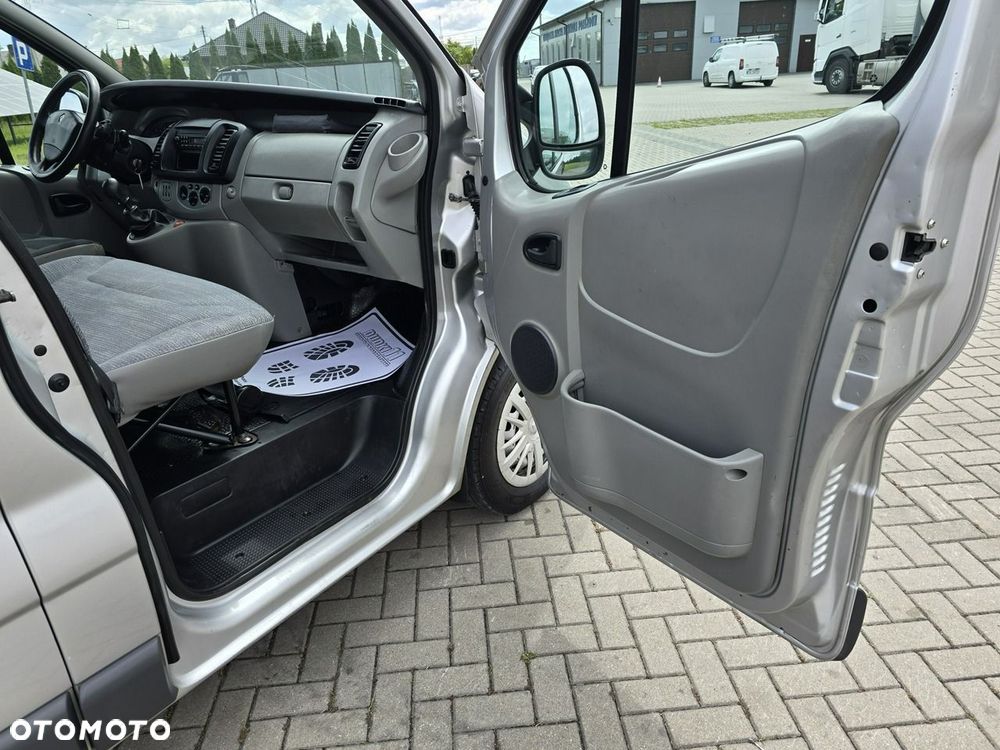 Renault Trafic - 16