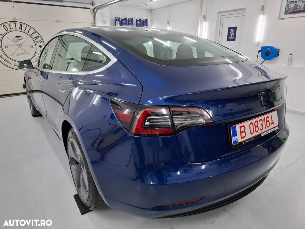 Tesla Model 3 - 5