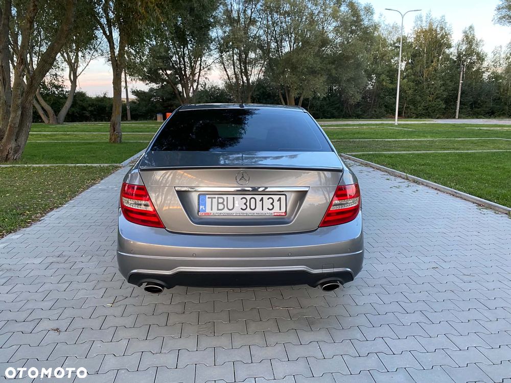 Mercedes-Benz C-Class 2012 photo 2