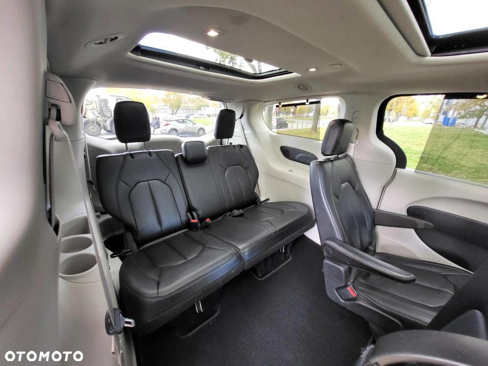 Chrysler Pacifica - 31