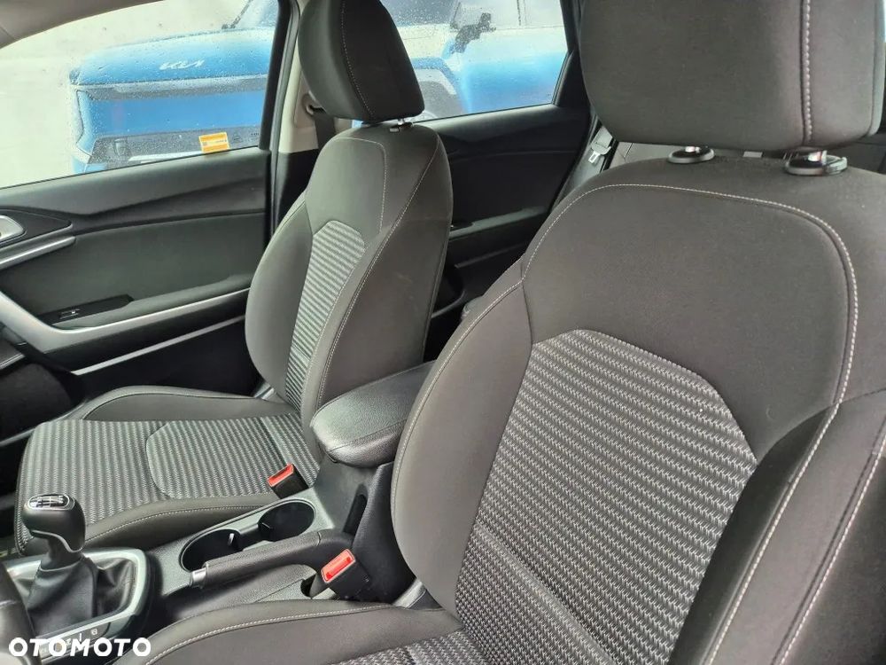 Kia Ceed 1.5 T-GDI M - 12