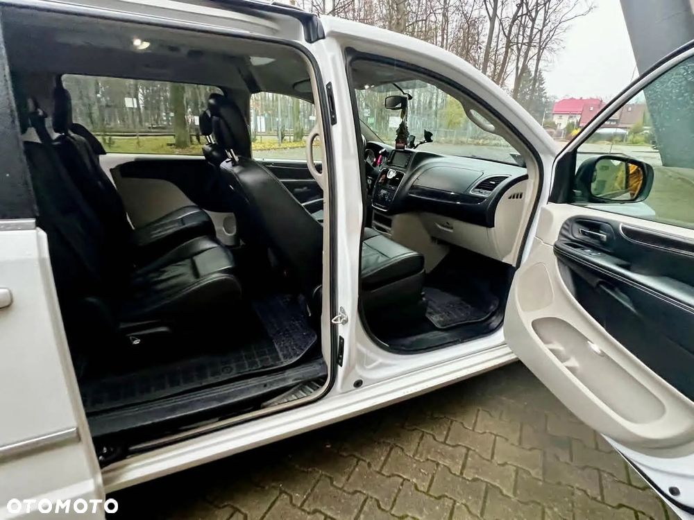 Chrysler Town & Country 3.6 Touring - 5