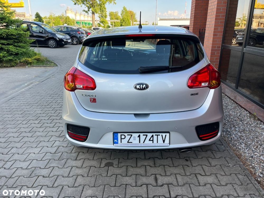 Kia Ceed Cee'd 1.4 CRDi M - 6