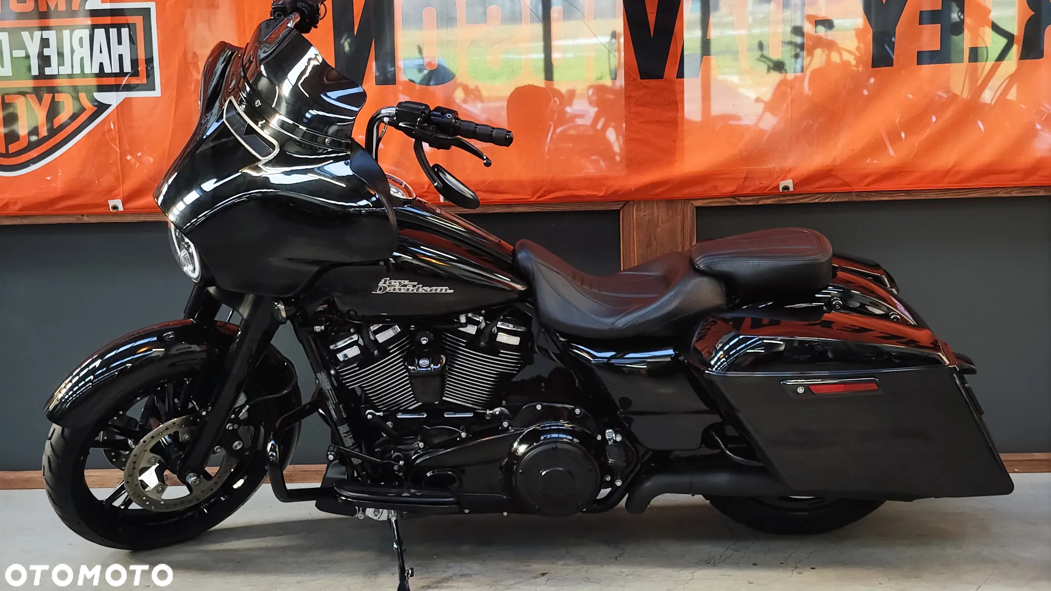 Harley-Davidson Touring Street Glide - 18