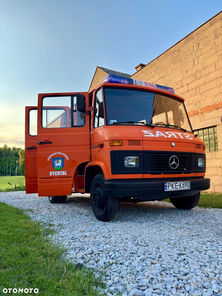Mercedes-Benz 407D - 4