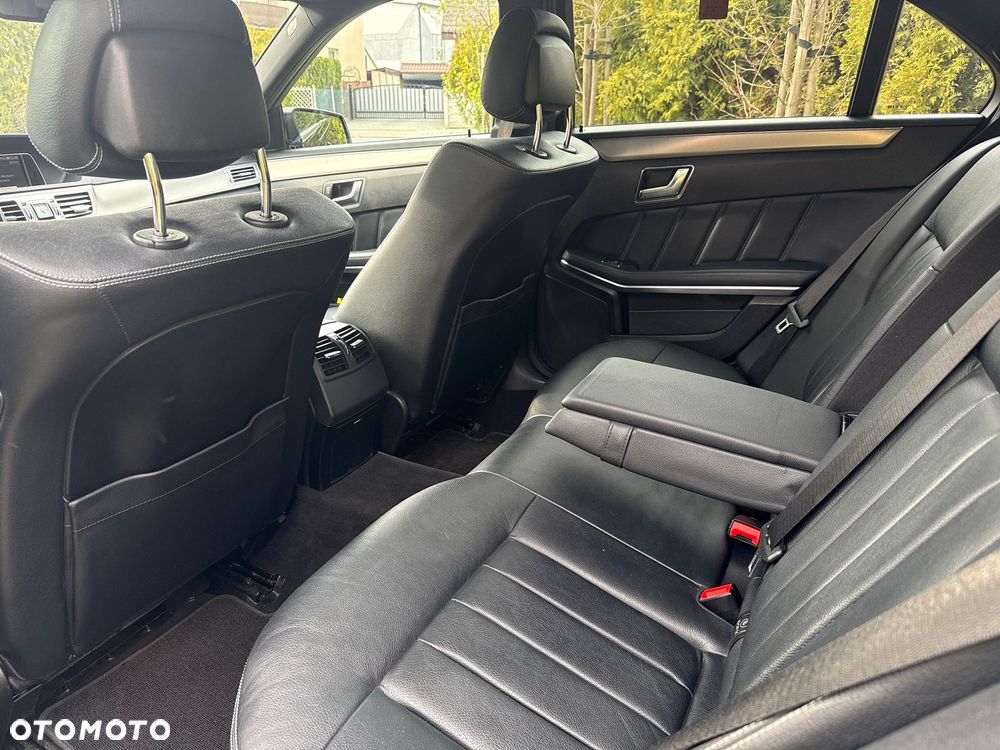 Mercedes-Benz Klasa E 300 BlueTEC 7G-TRONIC - 18