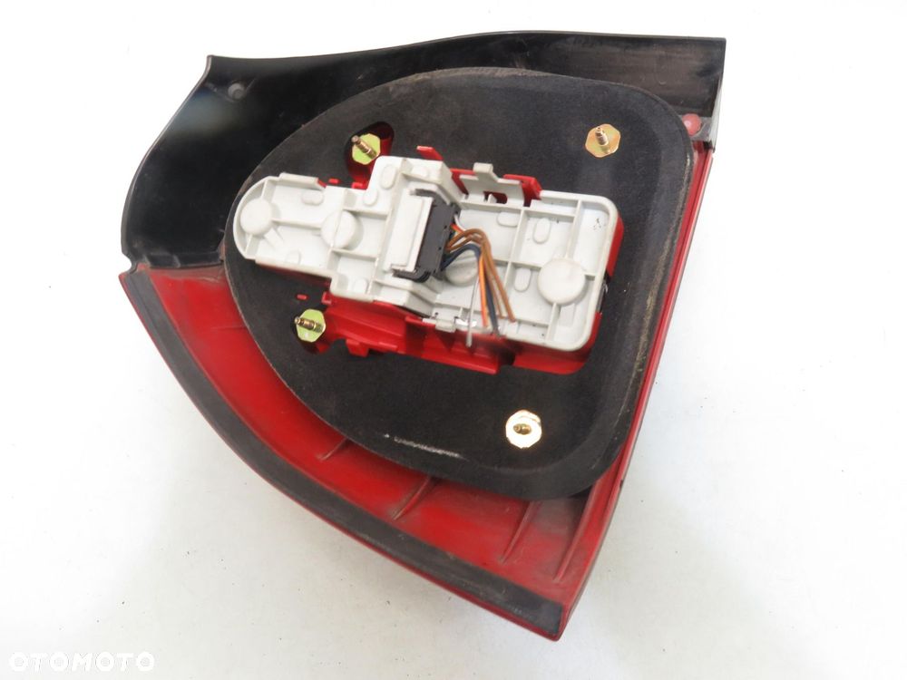 LAMPA LEWA TYLNA AUDI A3 (8L1) 8L0945095B 8L0945096C - 6
