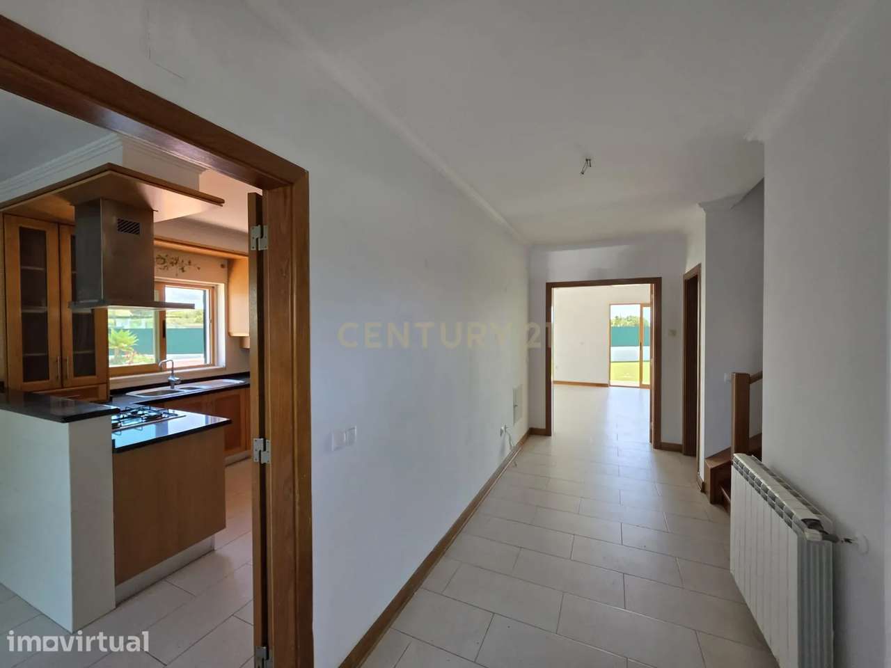 Moradia T3 em Condomínio Privado com Piscina – Vista Desafogada e Gara - Grande imagem: 4/27