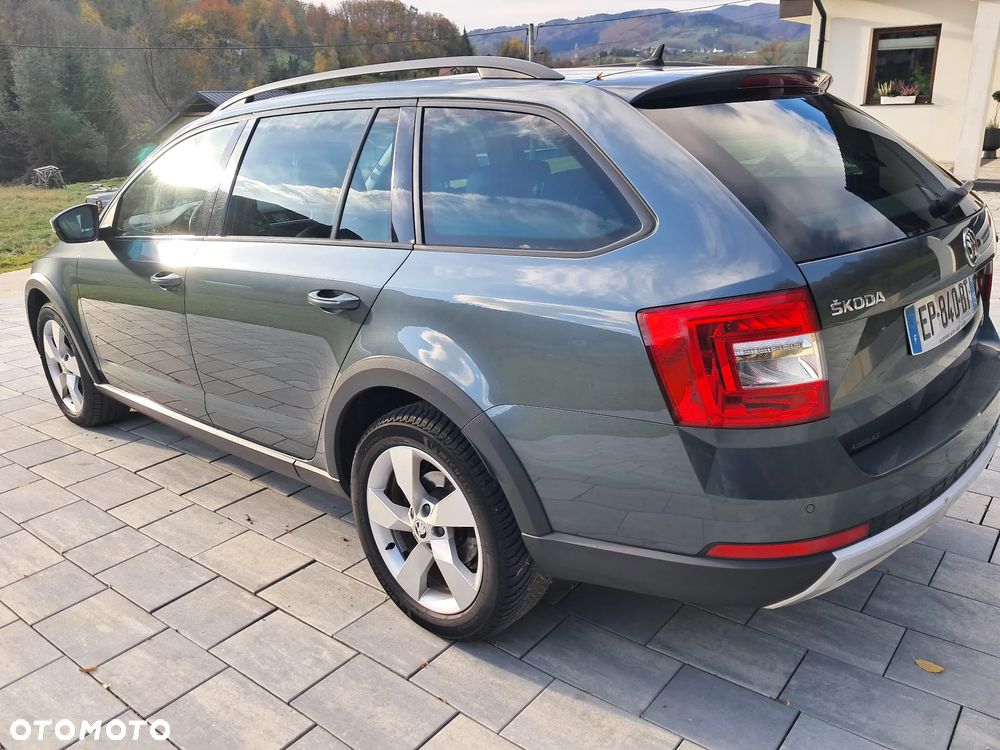 Skoda Octavia Combi 2.0 TDI 4x4 DSG Scout - 19