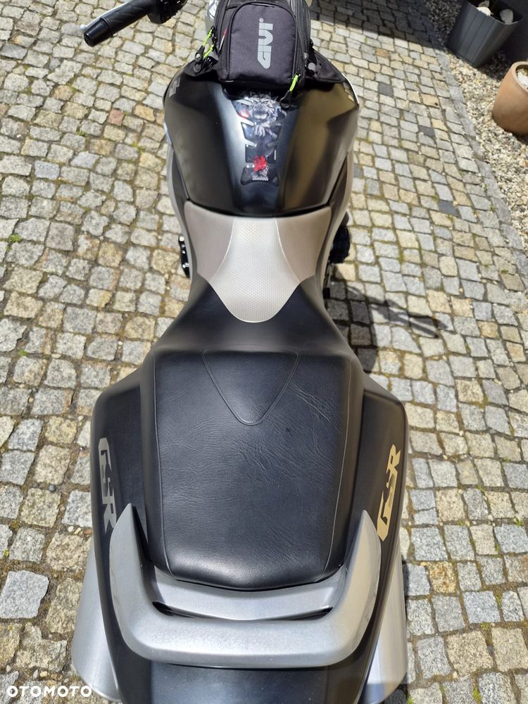 Suzuki GSR - 7