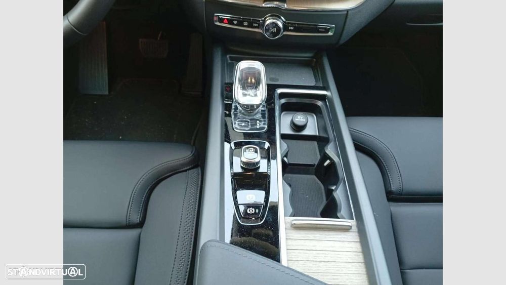 Volvo XC 60 2.0 T6 PHEV Plus Bright AWD - 23