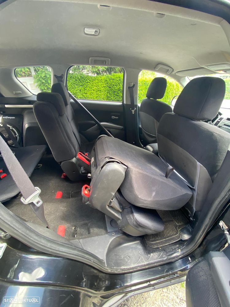 Mitsubishi Outlander 2.0 DI-D SW 4WD - 34