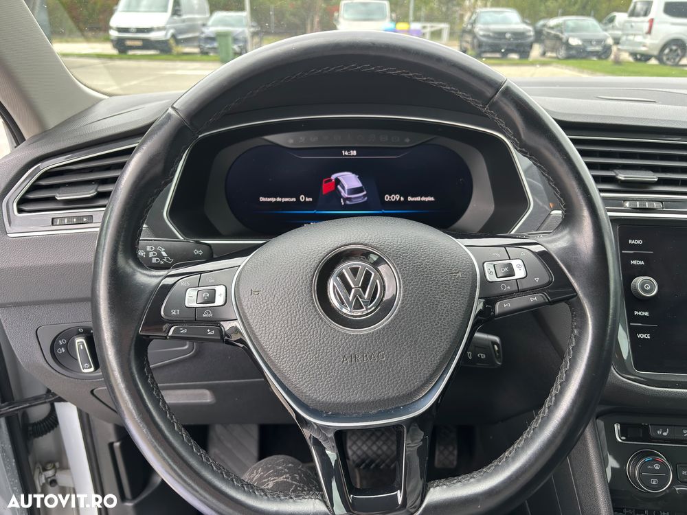 Volkswagen Tiguan - 12